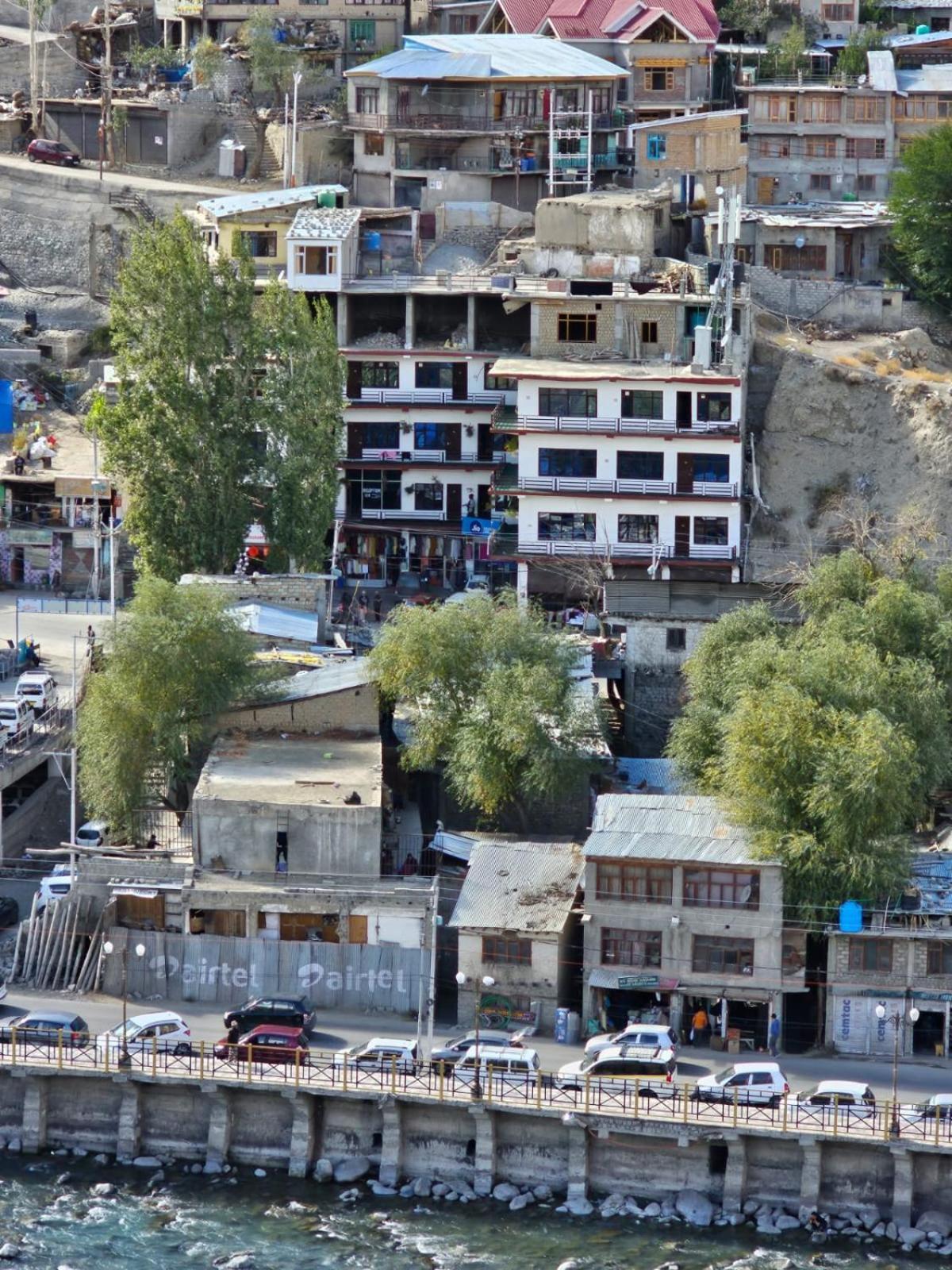 Hotel Afzal And Restaurant Kargil Exterior photo